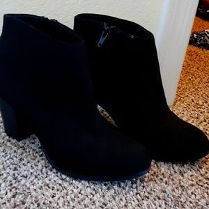 Black heeled boots